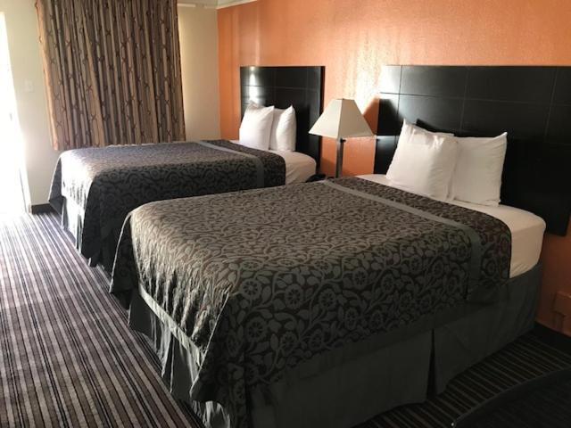 Days Inn By Wyndham Jacksonville Baymeadows Esterno foto