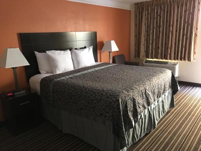 Days Inn By Wyndham Jacksonville Baymeadows Esterno foto