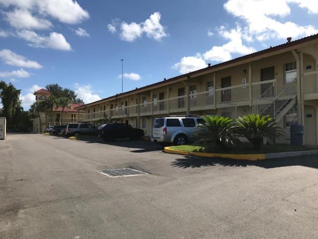 Days Inn By Wyndham Jacksonville Baymeadows Esterno foto