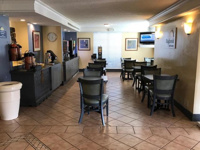Days Inn By Wyndham Jacksonville Baymeadows Esterno foto